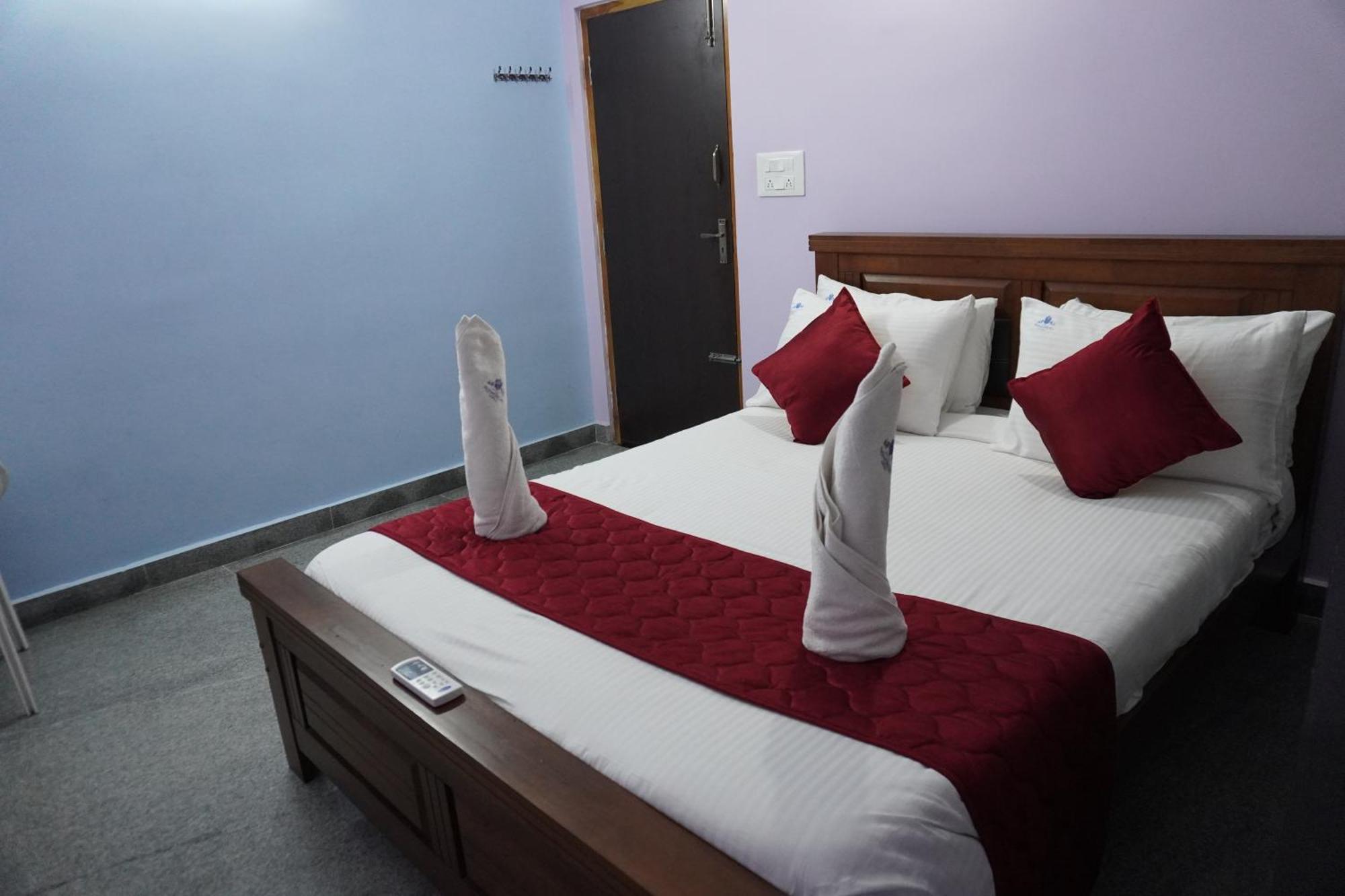 Tirumala Premium Home Stay تيروباتي المظهر الخارجي الصورة