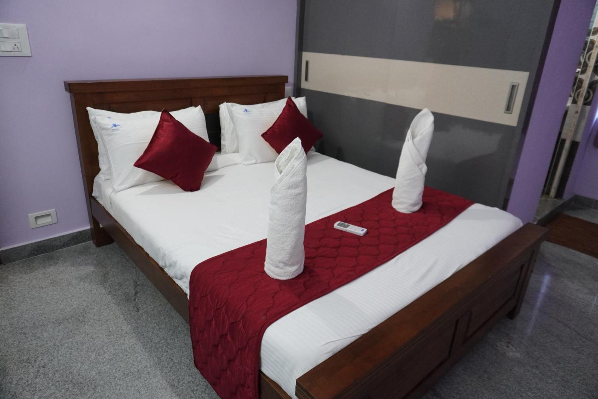 Tirumala Premium Home Stay تيروباتي المظهر الخارجي الصورة